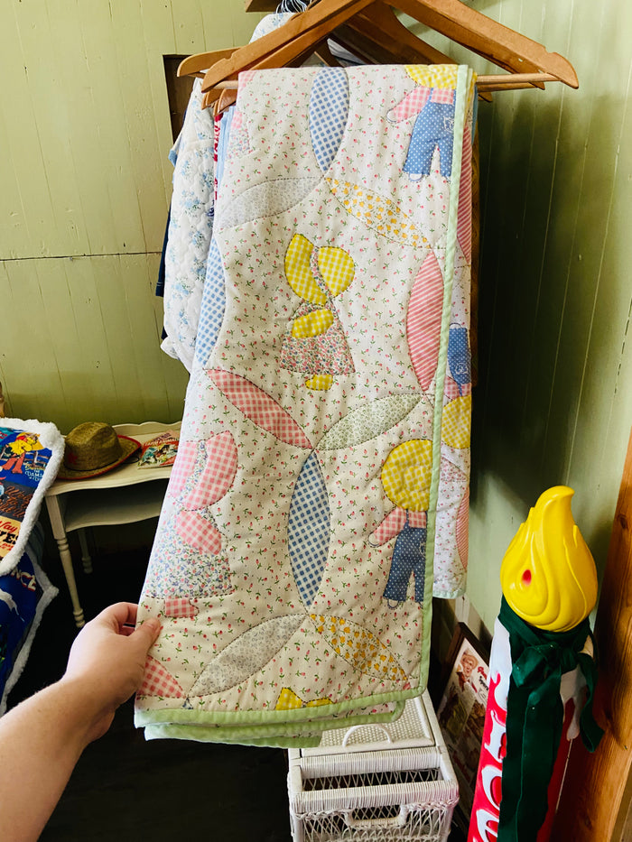 Vintage Sunbonnet Baby Quilt (Handmade)