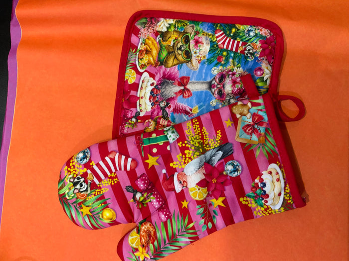 Chrissy cracker oven mitts