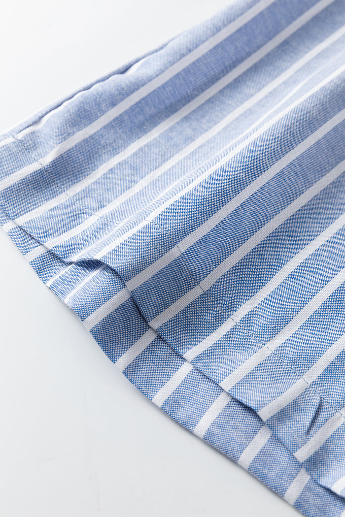 Pantalon décontracté ample à rayures et détails boutonnés bleu ciel