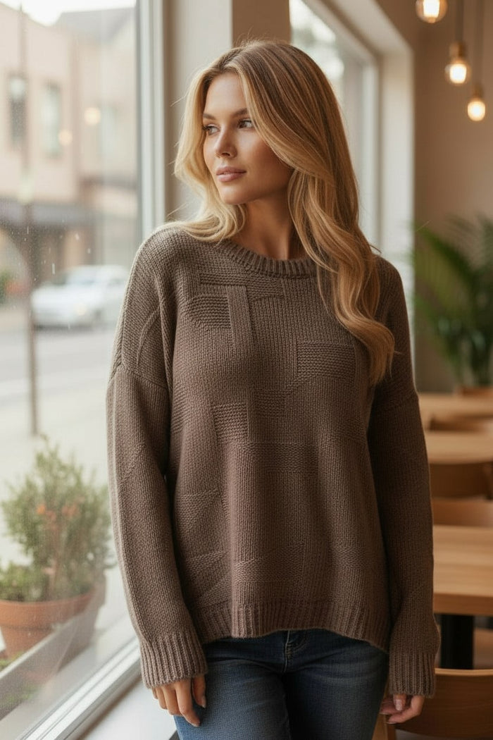 Pull col rond avec motifs géométriques en relief marron