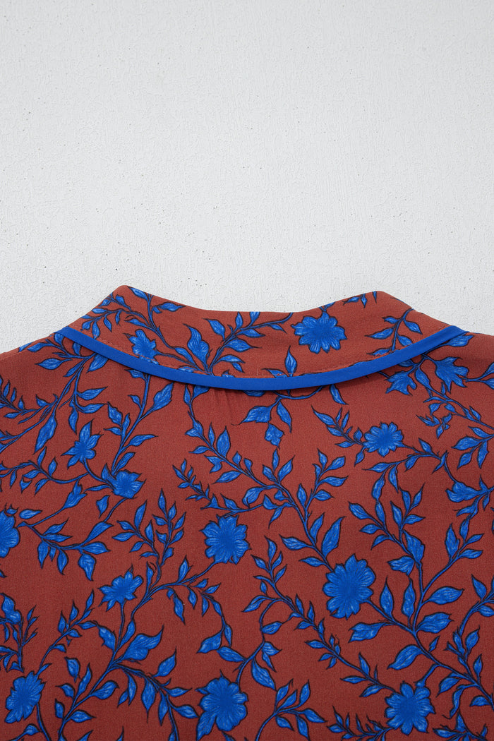 Robe ample à fleurs marron à manches 3/4 bouffantes