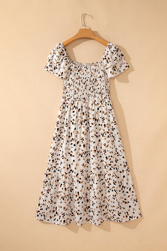 Robe beige à imprimé floral discret, col carré smocké