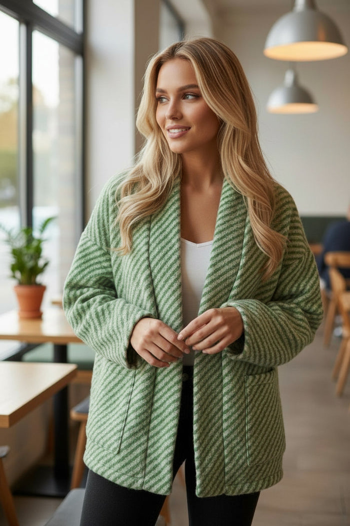 2 couleurs pour La Veste à rayures diagonales