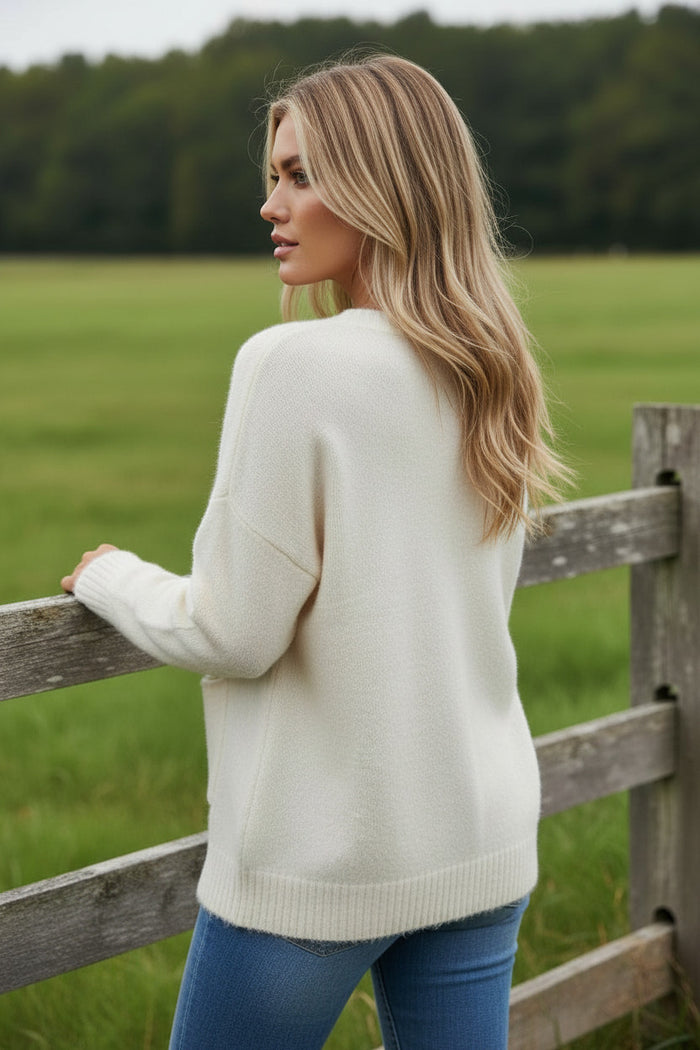 2 couleurs pour Le pull cocooning à poche pour vos journées en apesanteur