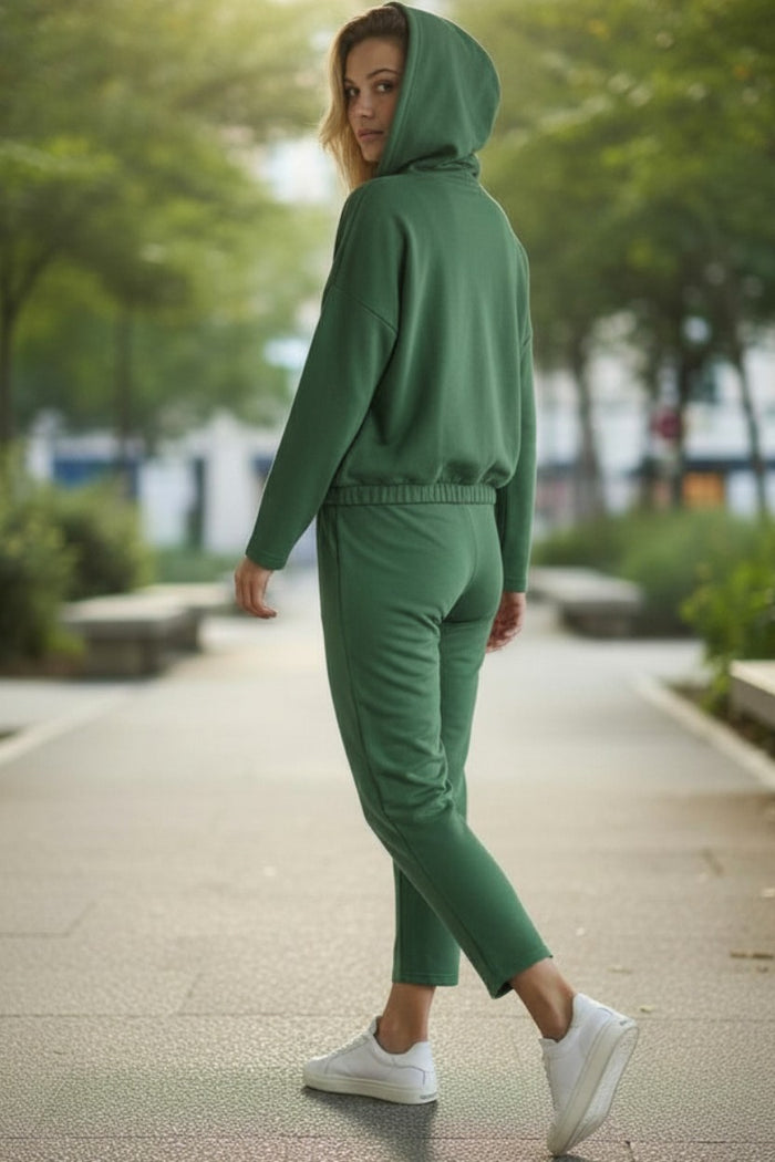 2 couleurs pour l'ensemble deux pièces : sweat zippé à capuche + pantalon