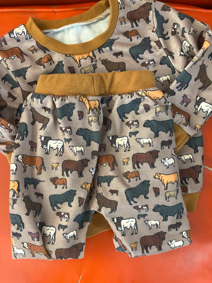 Pre-Loved Cow Lounge Set, 18-24 Months - Deer Creek Mercantile