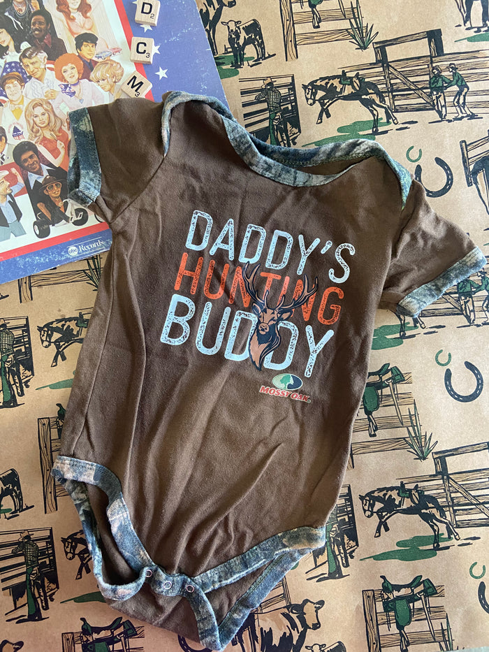 Pre-Loved Mossy Oak Daddy's Hunting Buddy Bodysuit *24 Months - Deer Creek Mercantile