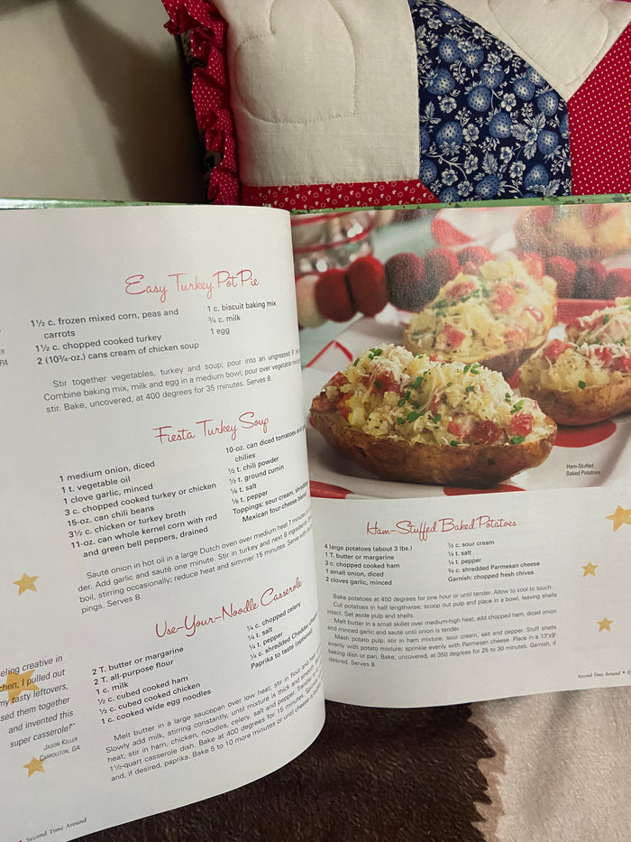 Vintage Gooseberry Patch, Very Merry Christmas Cookbook, 2007 - Deer Creek Mercantile