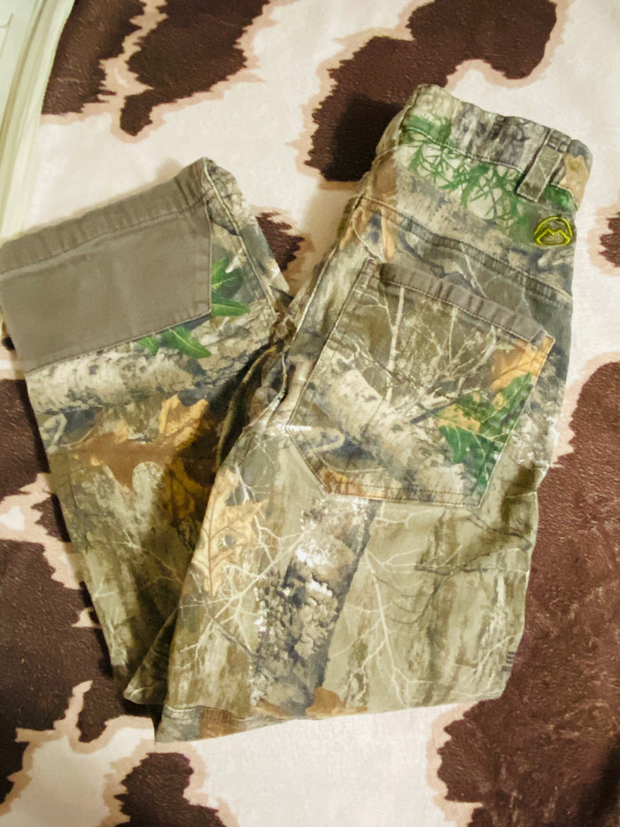 Pre-Loved Youth Magellan Camo Pants, Size Small - Deer Creek Mercantile