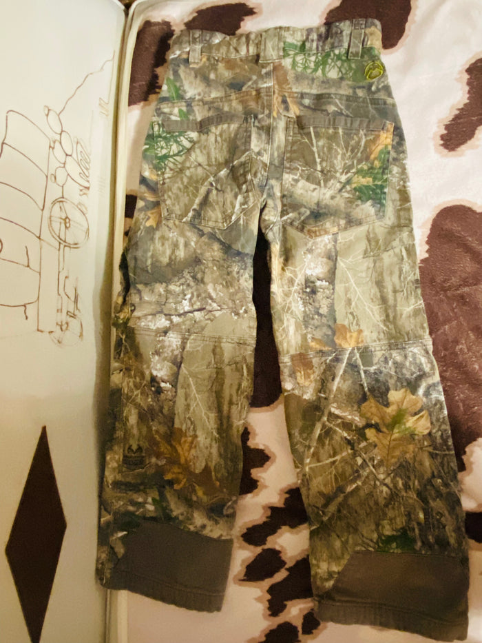 Pre-Loved Youth Magellan Camo Pants, Size Small - Deer Creek Mercantile