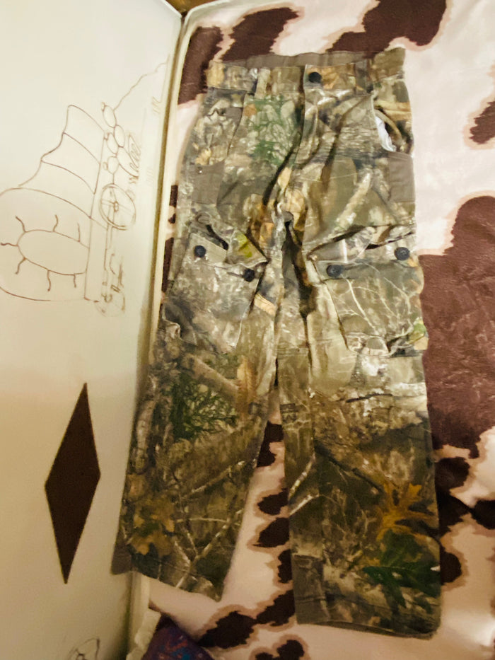 Pre-Loved Youth Magellan Camo Pants, Size Small - Deer Creek Mercantile