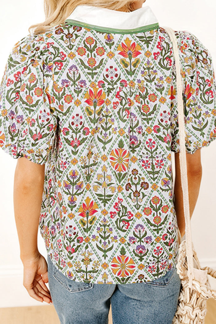 Chemise verte à manches courtes bouffantes et à fleurs