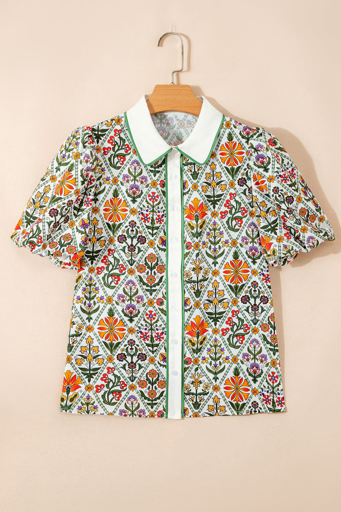 Chemise verte à manches courtes bouffantes et à fleurs