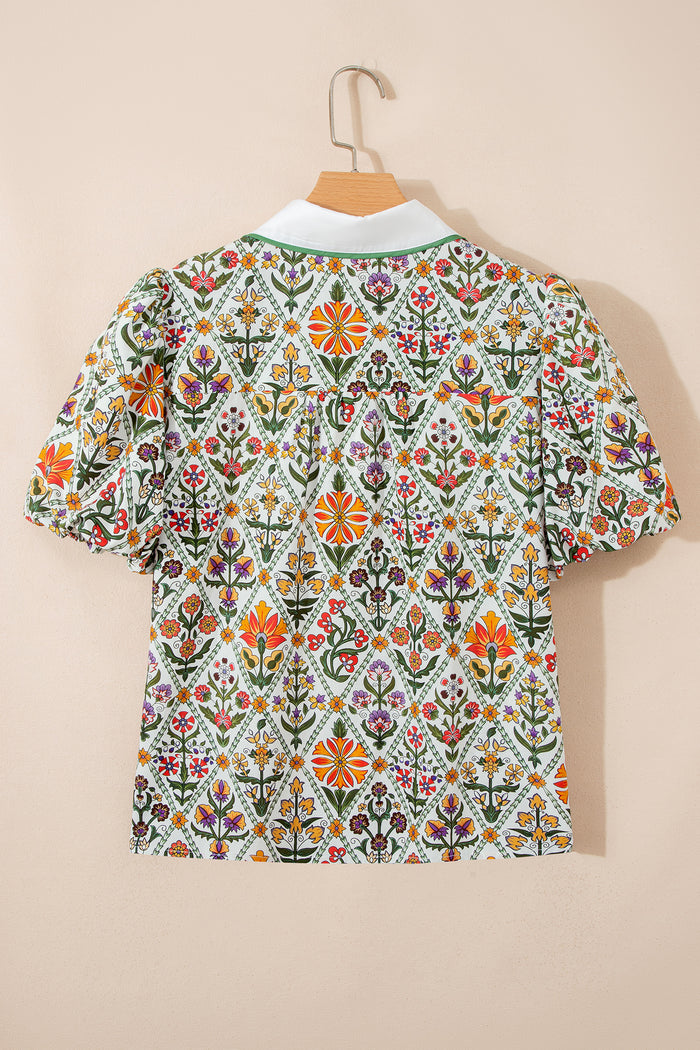 Chemise verte à manches courtes bouffantes et à fleurs