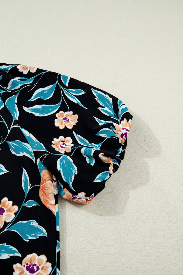 Chemisier noir à fleurs, manches courtes bouffantes