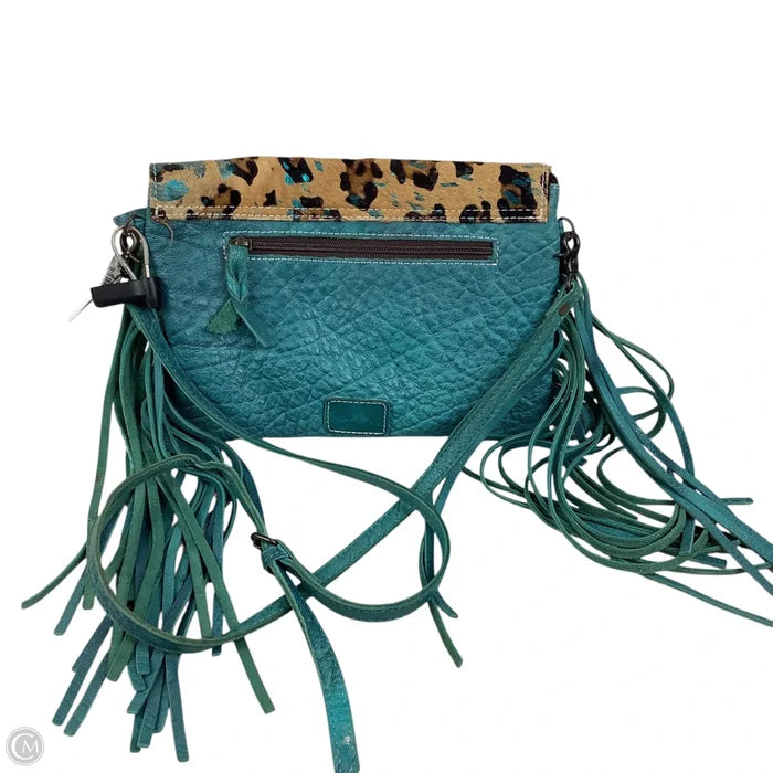 Crossbody By Clothes Mentor, Size: Medium