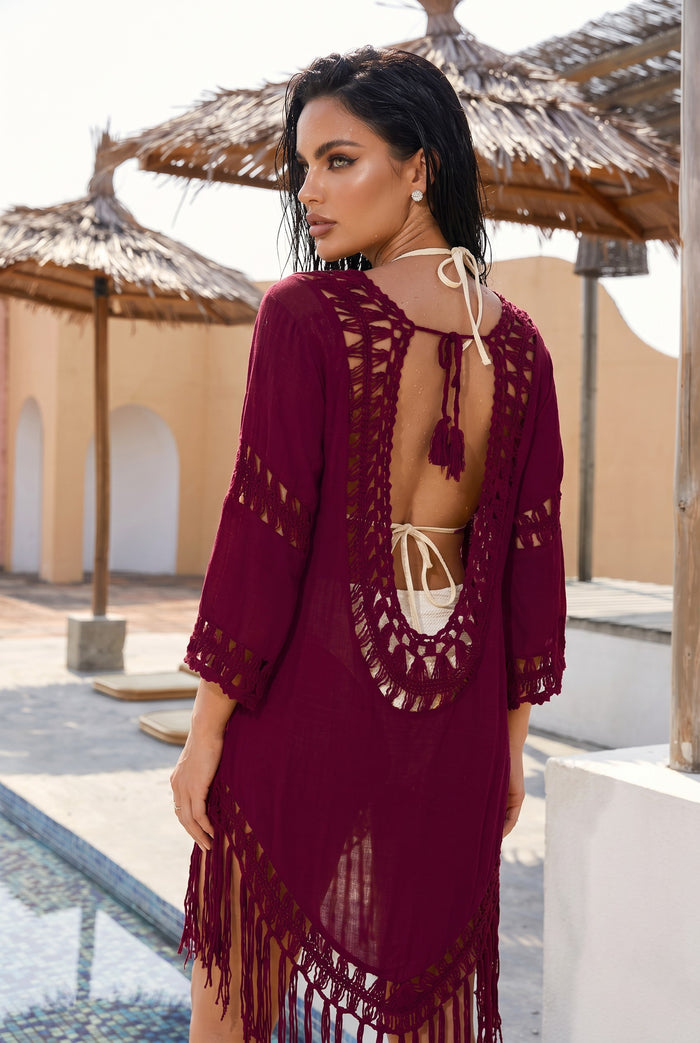 ✨ ÉCLAT BOHÈME – La robe fluide bordeaux aux détails crochet sophistiqués