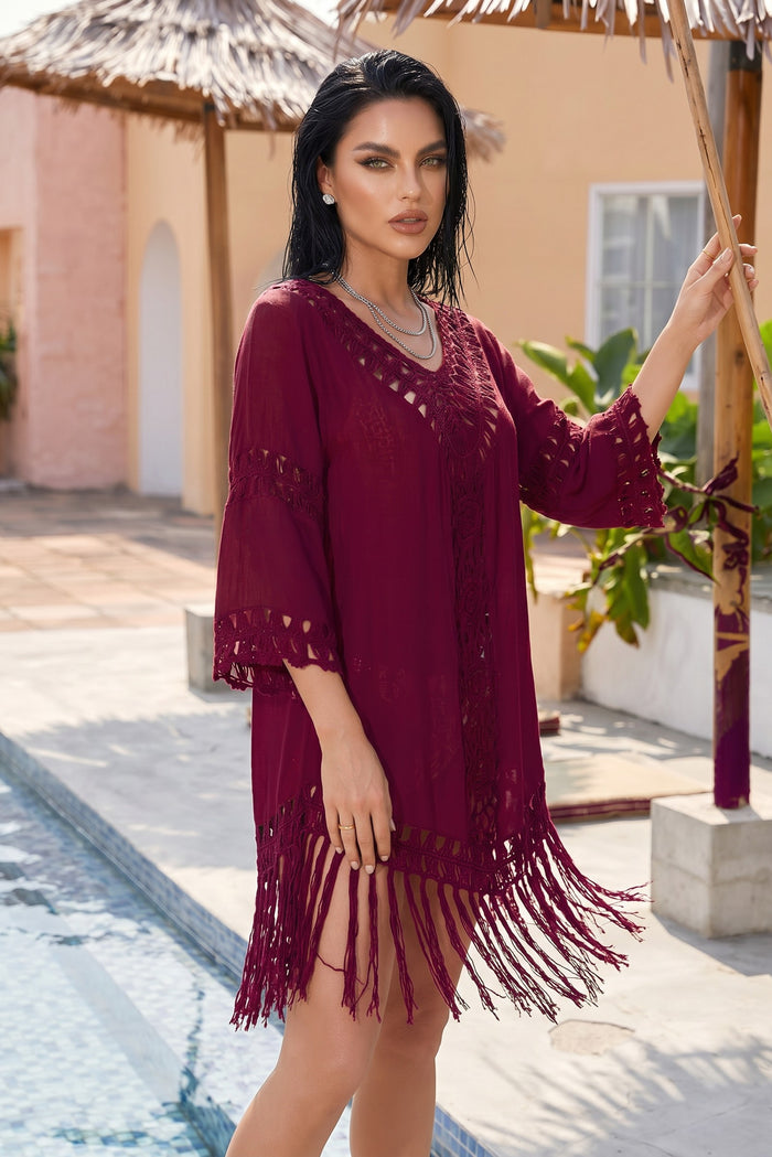 ✨ ÉCLAT BOHÈME – La robe fluide bordeaux aux détails crochet sophistiqués