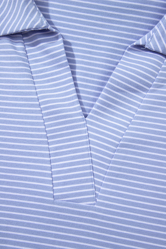 Ensemble polo à manches chauve-souris et short à cordon de serrage bleu ciel à rayures