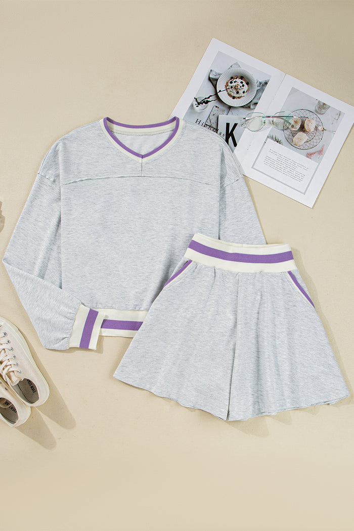 Ensemble pull court et short athlétique gris clair à bandes rayées contrastées