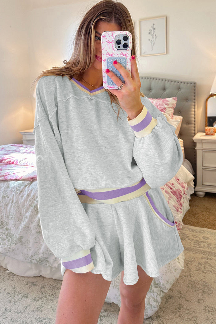 Ensemble pull court et short athlétique gris clair à bandes rayées contrastées
