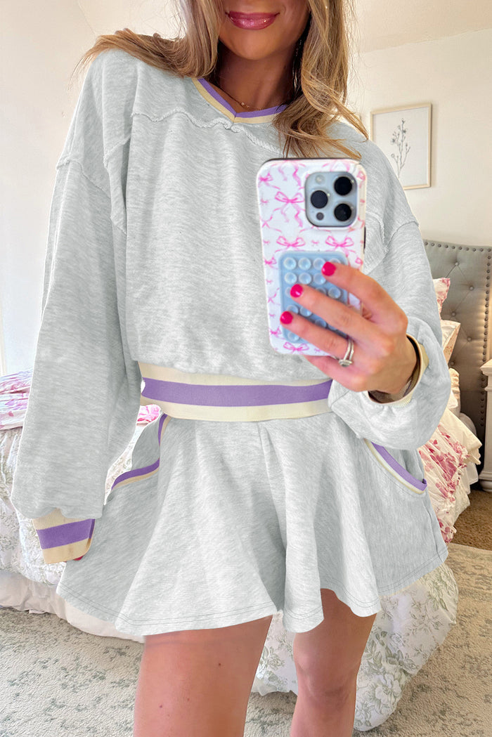 Ensemble pull court et short athlétique gris clair à bandes rayées contrastées