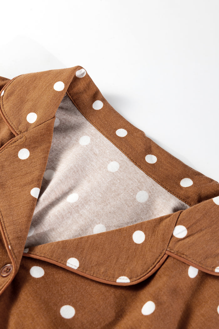 Ensemble pyjama 2 pièces : chemise à manches longues et pantalon à pois marron
