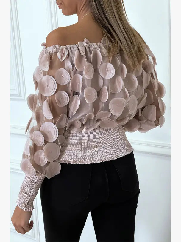 Haut rose col bateau avec taille élastique et motif satiné