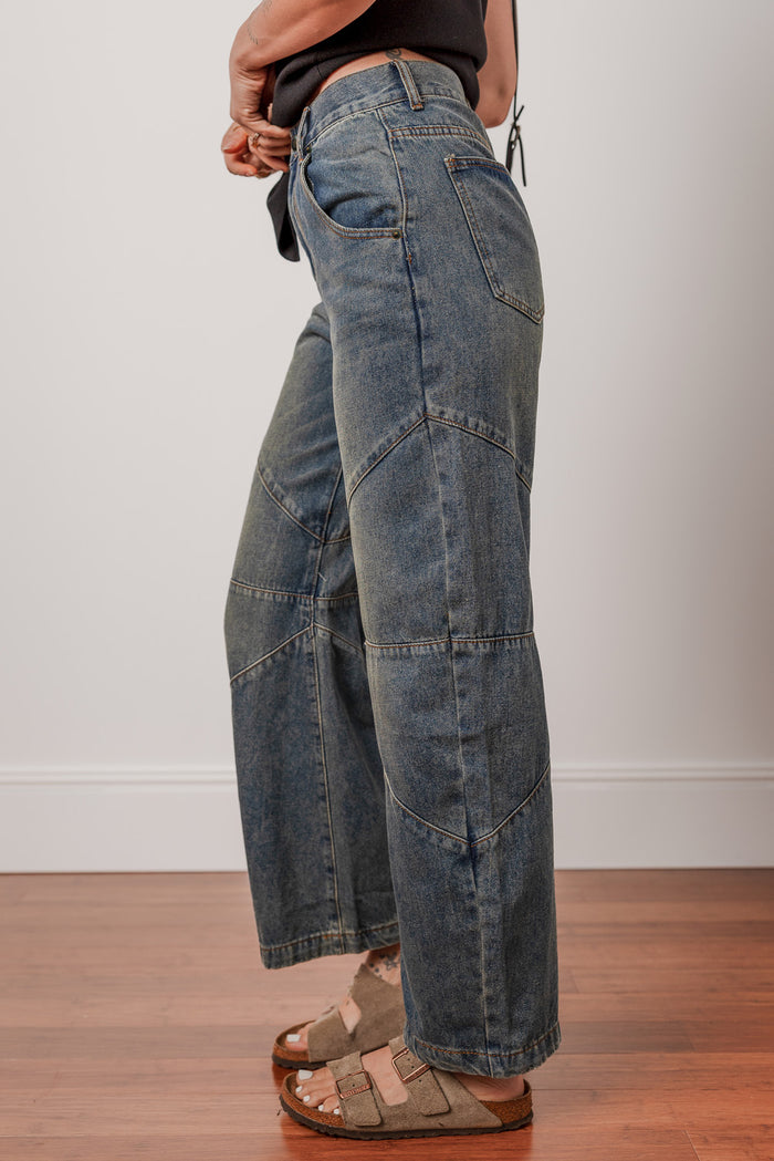 Jean baril taille haute droit ample bleu voile avec coutures apparentes