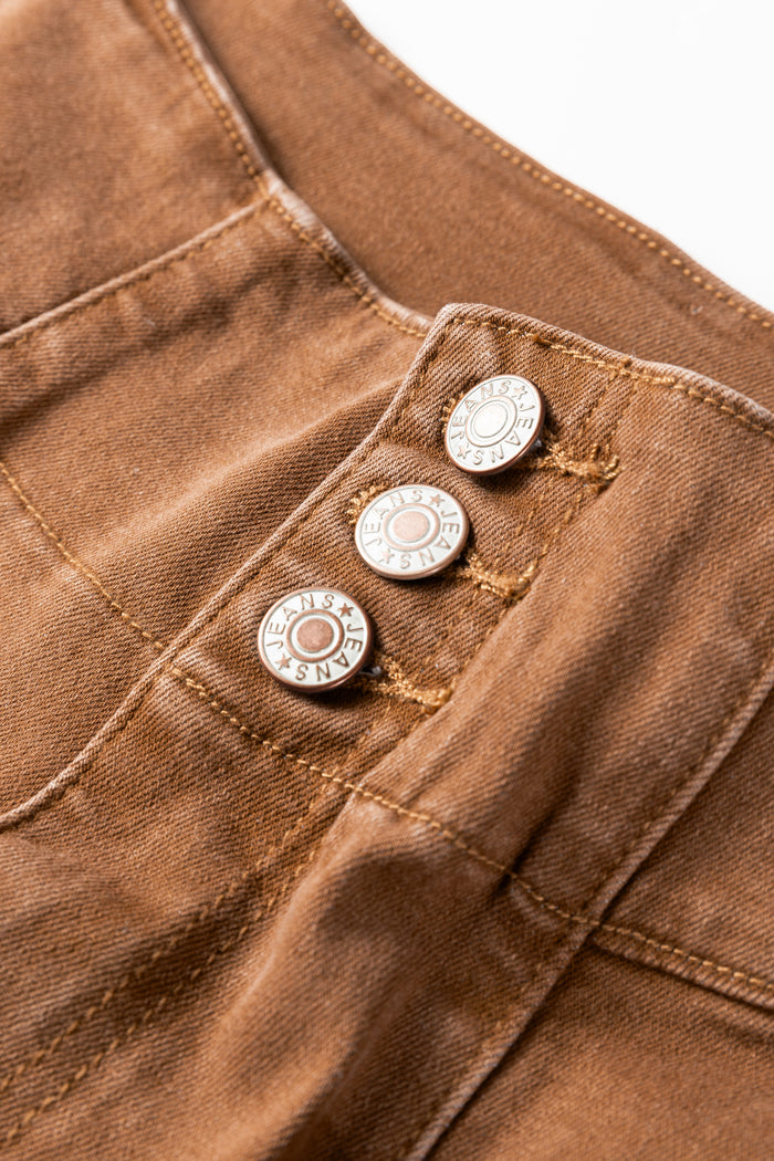 Jean évasé taille haute avec braguette boutonnée et ourlet brut cousu café