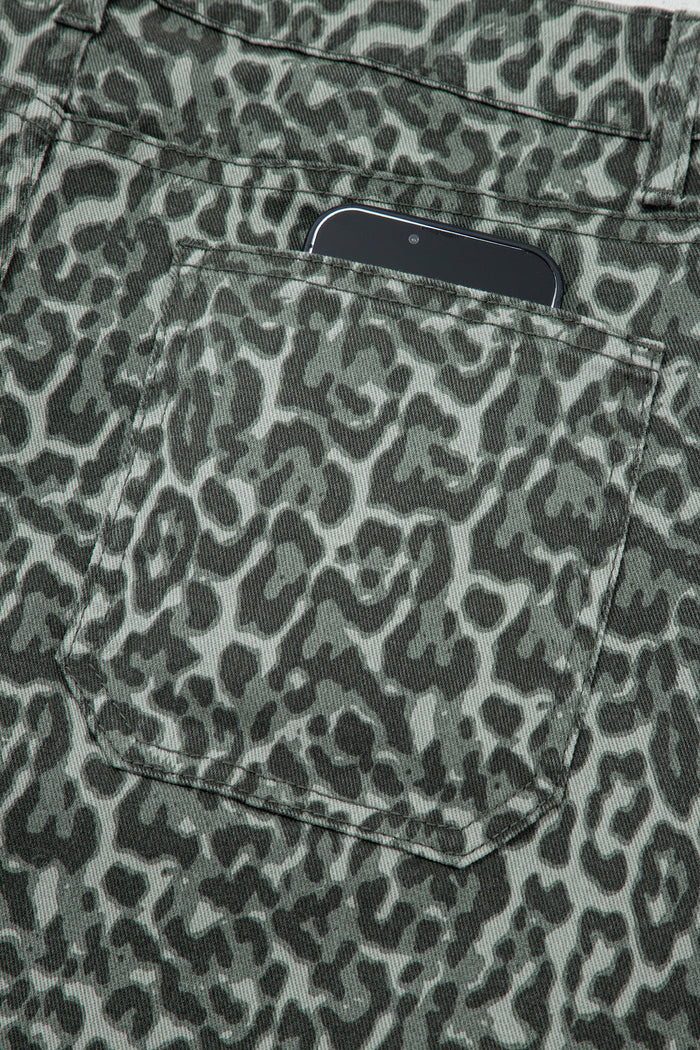 Jean taille haute à jambe large et bord effiloché léopard gris