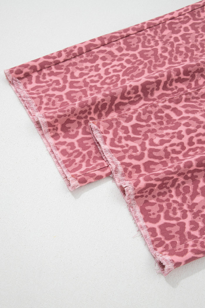 Jean taille haute à jambe large et bord effiloché léopard rose