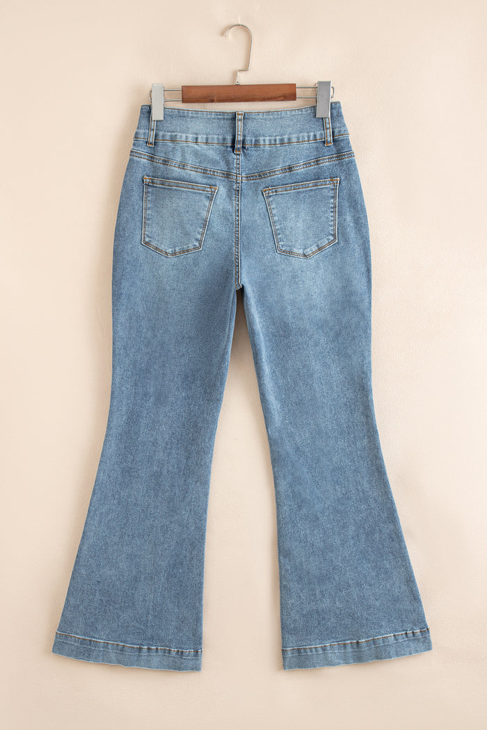 Jean taille haute tuyau à coutures apparentes.