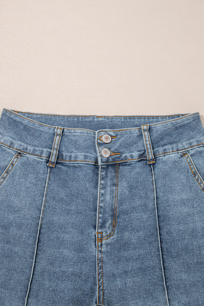 Jean taille haute tuyau à coutures apparentes.