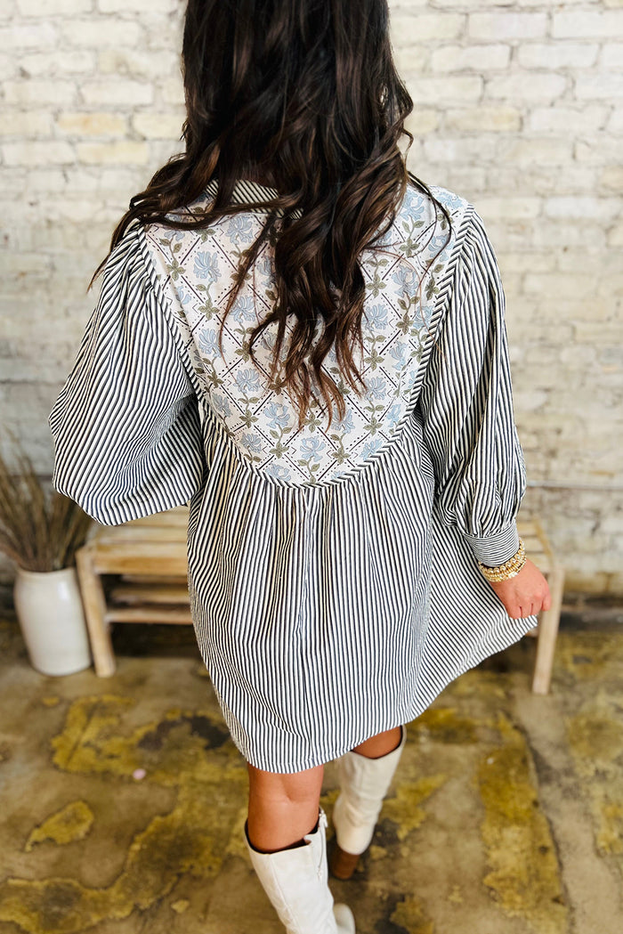 Mini-robe à rayures florales et patchwork *