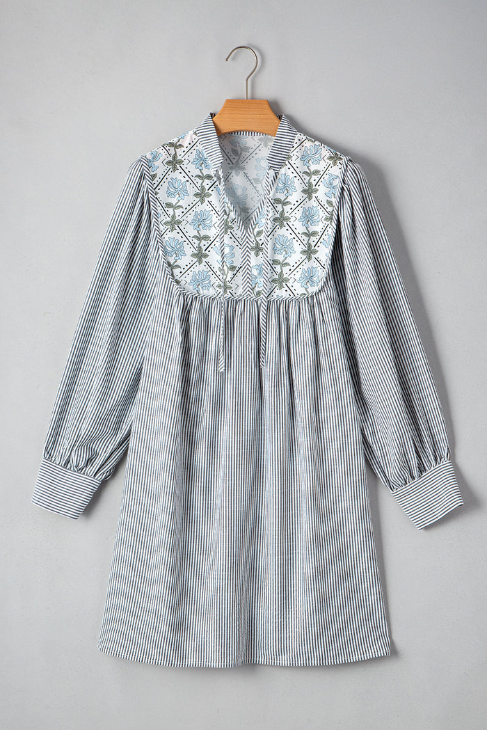 Mini-robe à rayures florales et patchwork *