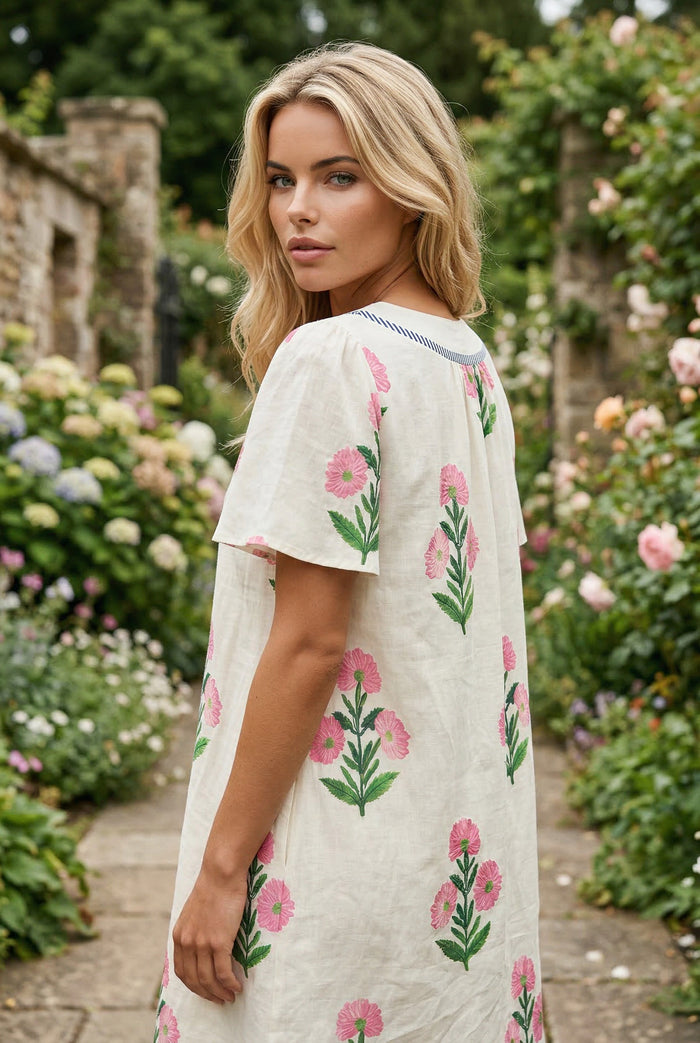 Mini-robe ample à manches courtes et col fendu, motif floral abricot