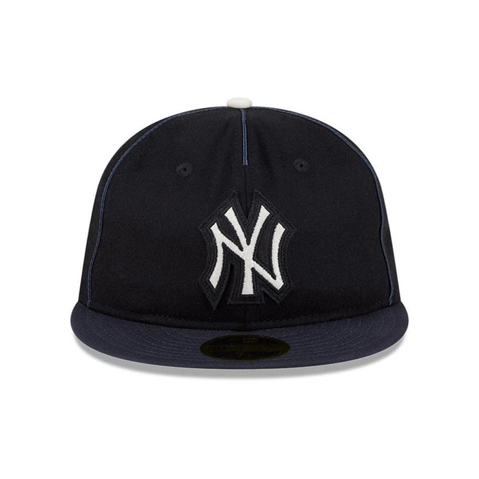 Pictured is this MLB Felt Logo New York Yankees Retro Crown 59FIFTY Fitted cap in navy. 3