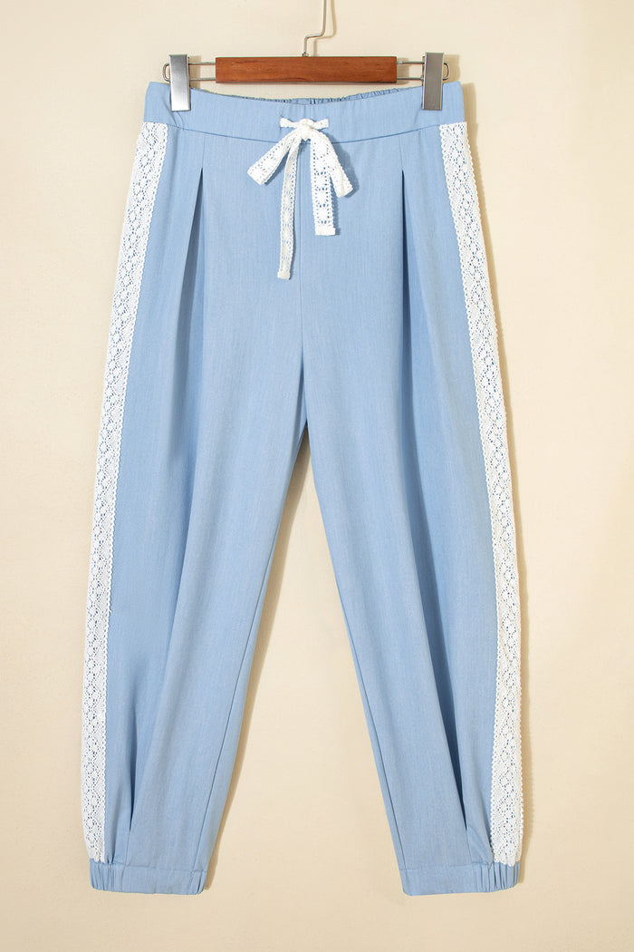 Pantalon ample plissé à jambe large et poche plaquée florale