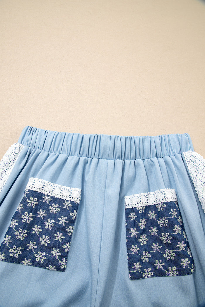 Pantalon ample plissé à jambe large et poche plaquée florale