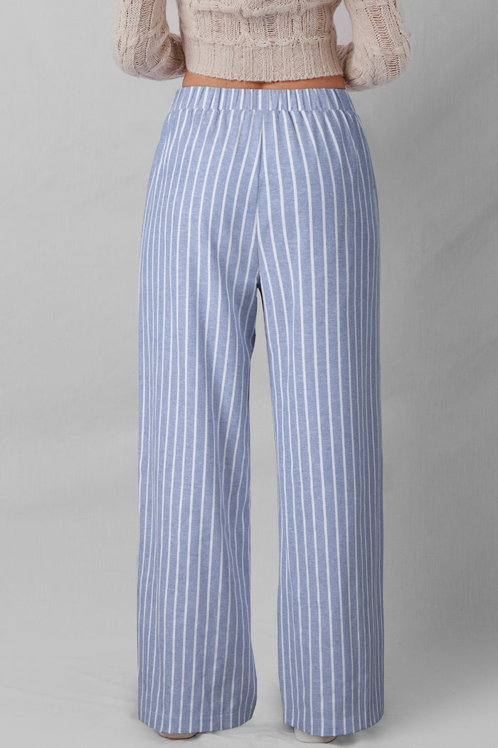 Pantalon décontracté ample à rayures et détails boutonnés bleu ciel