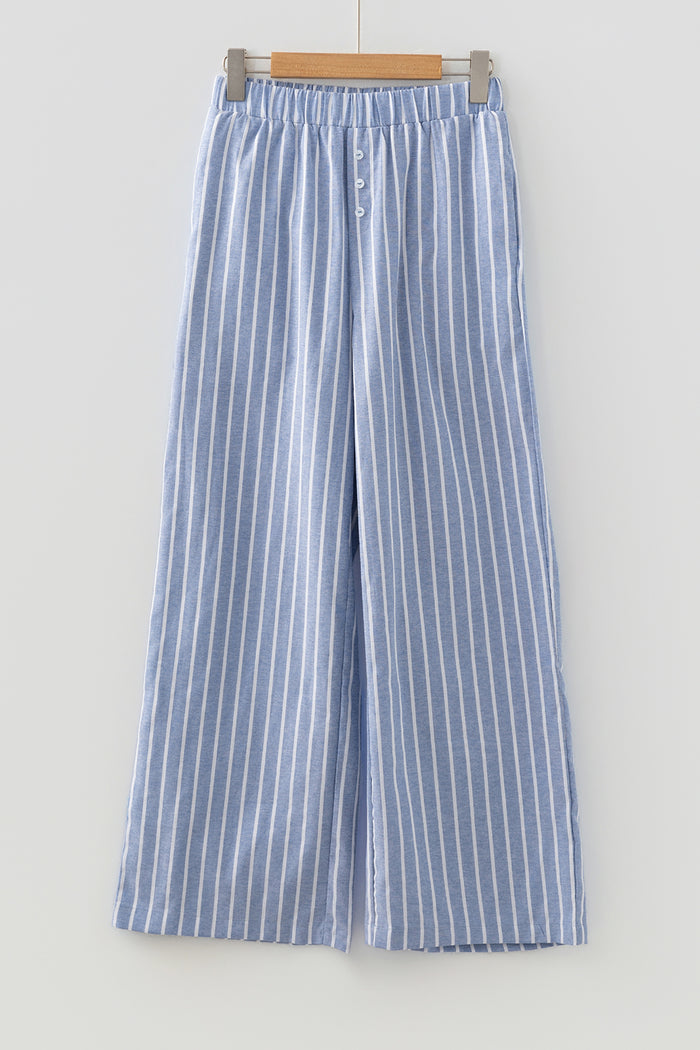 Pantalon décontracté ample à rayures et détails boutonnés bleu ciel