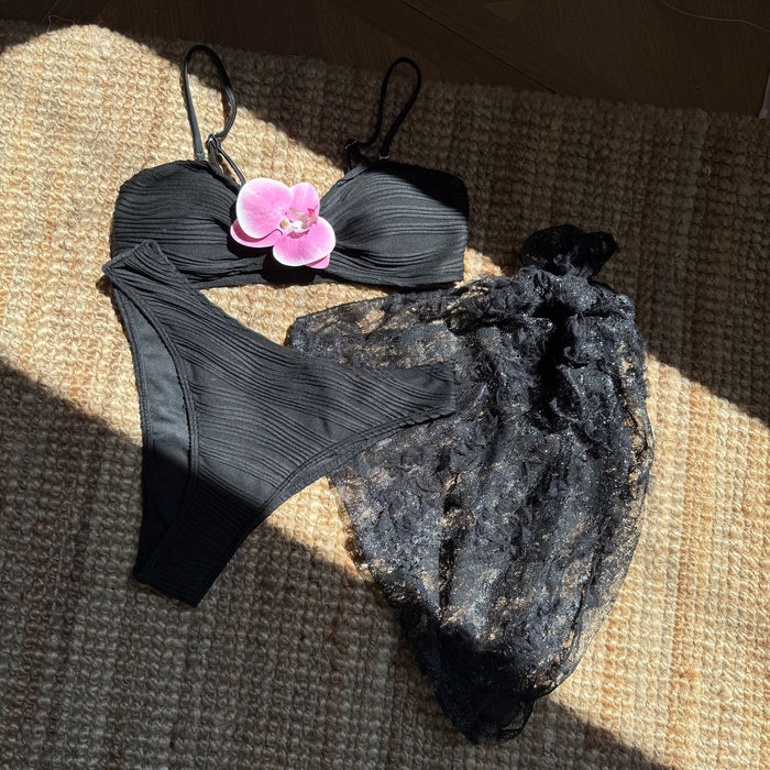 ✨ PERLE D’ÉTÉ – Le bikini floral qui sublime votre éclat naturel