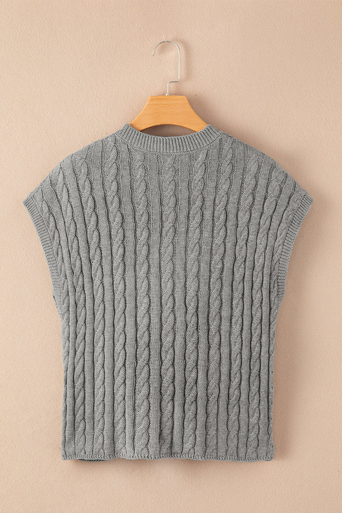 Pull gris à manches courtes et col rond en tricot torsadé