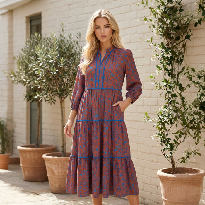 Robe ample à fleurs marron à manches 3/4 bouffantes