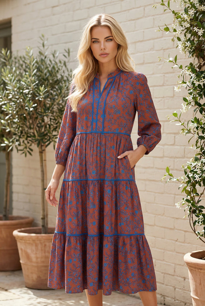 Robe ample à fleurs marron à manches 3/4 bouffantes