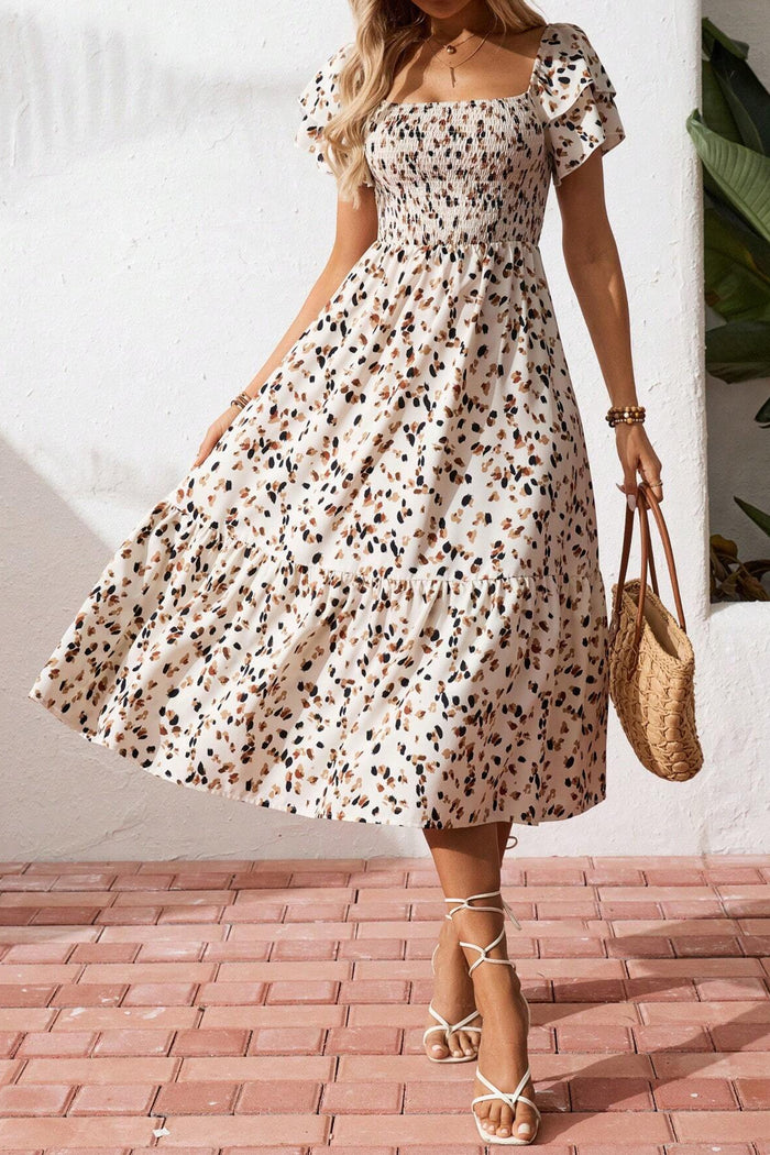 Robe beige à imprimé floral discret, col carré smocké