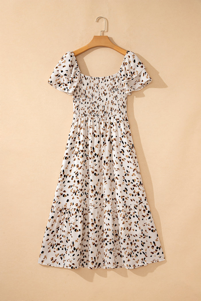 Robe beige à imprimé floral discret, col carré smocké