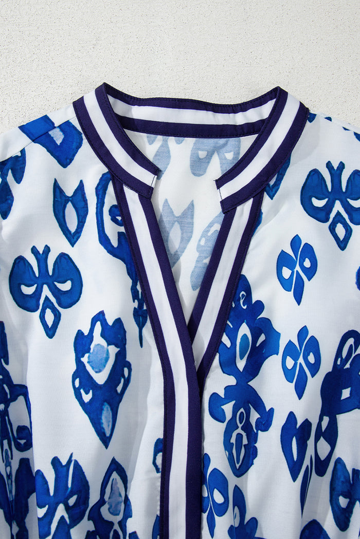 Robe longue bleue à fleurs bouffantes