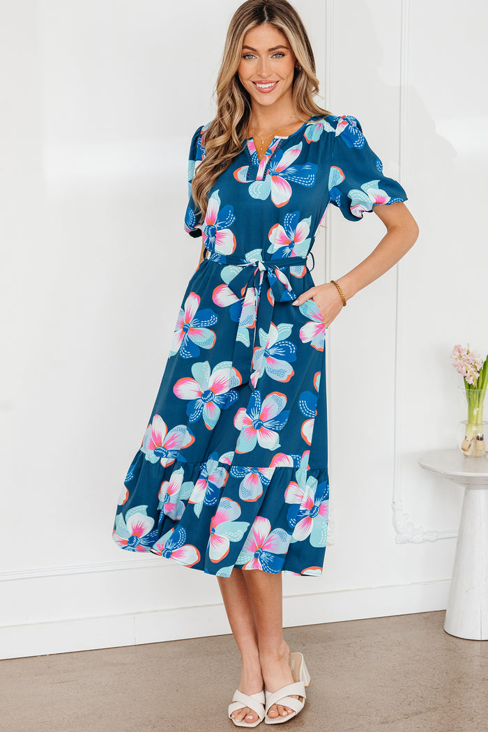 Robe longue bleue à imprimé floral, manches bouffantes courtes